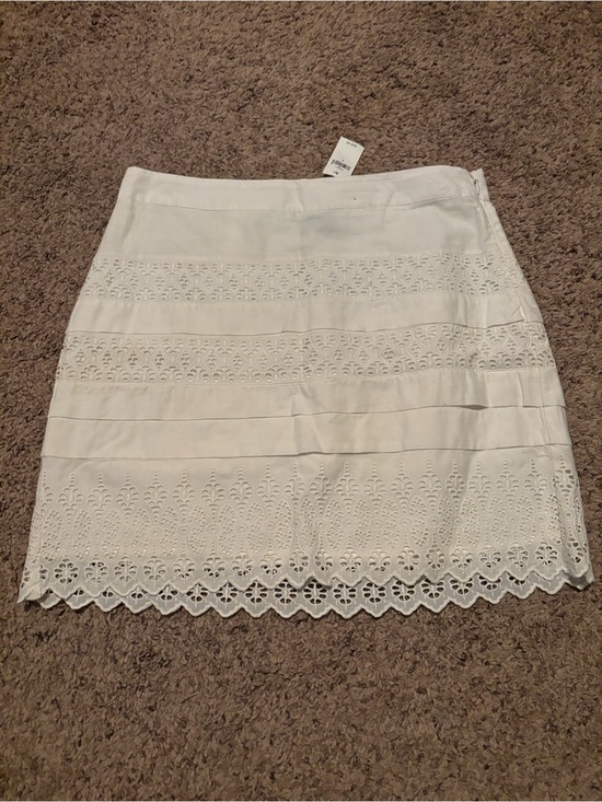 GAP Dresses & Skirts - NWT Gap White Eyelet Lace Mini Skirt 6